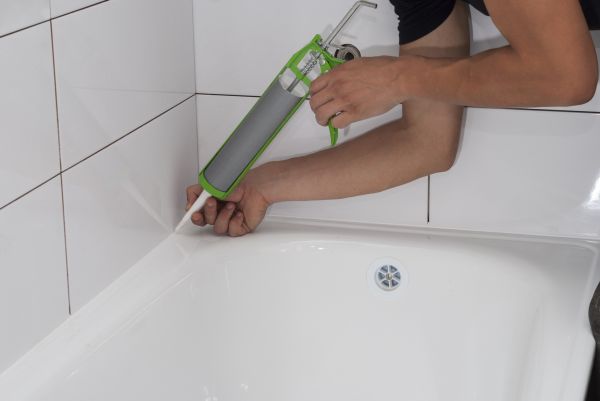Cost of Tub Recaulking in Columbia