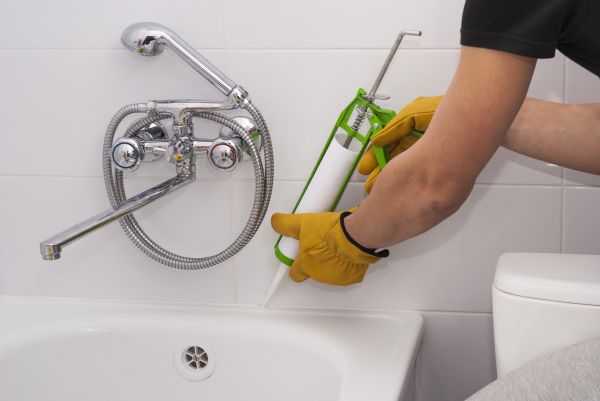 Cost of Bathtub Caulking in Columbia
