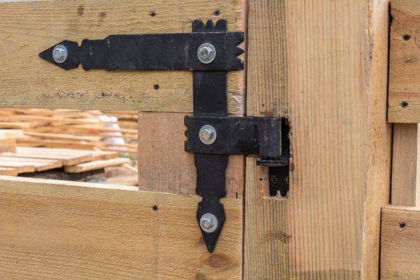 Cost of Gate Hinge Adjustment in Columbia